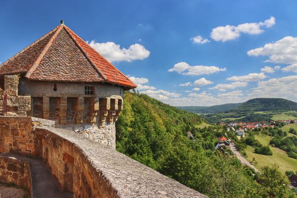 Speisen mit Aussicht auf der Burgterrasse
