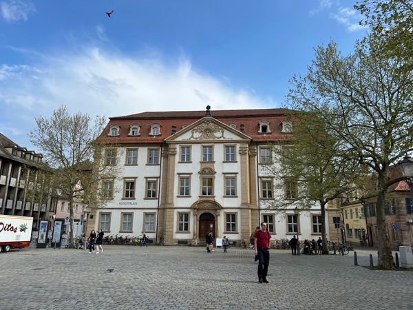 Moderne Kunst in historischem Ambiente