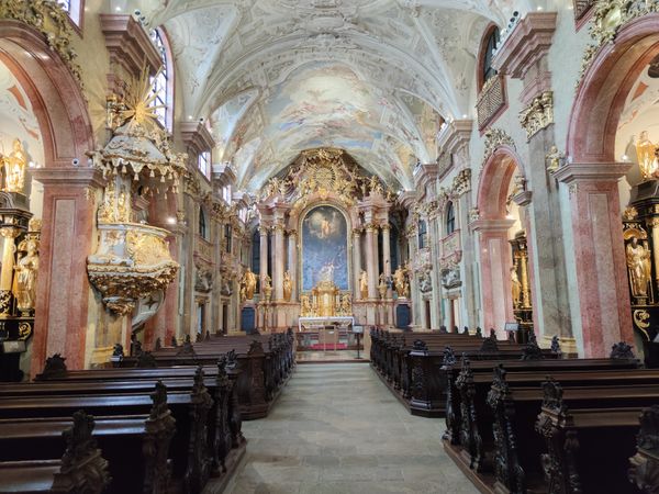 Barocke Pracht in der St. Ignatius-Kirche