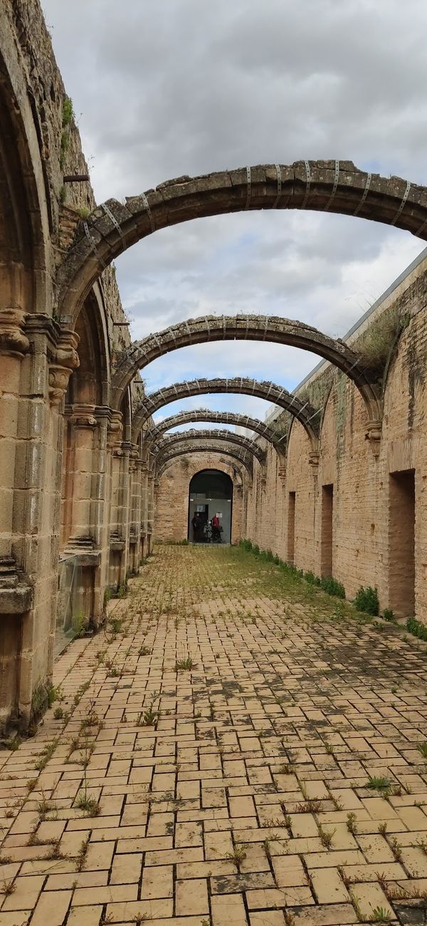 Mittelalterliches Kloster abseits der Pfade