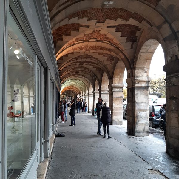 Picnic in Paris's oldest planned square