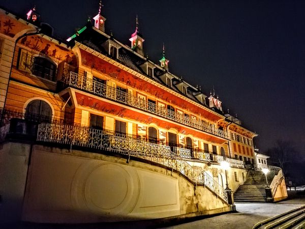 Schloss und Park mit einzigartiger Flora