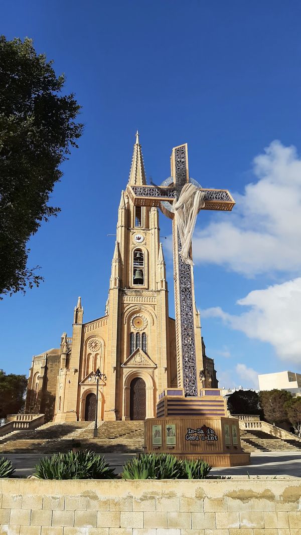 Beeindruckende Kirche im Herzen von Għajnsielem