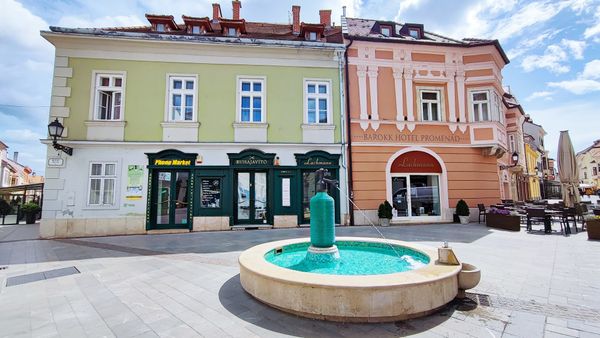 Kurioser Brunnen erinnert an den Erfinder der Sodaflasche