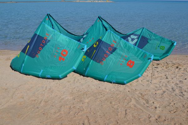 Action und Spaß beim Kitesurfen