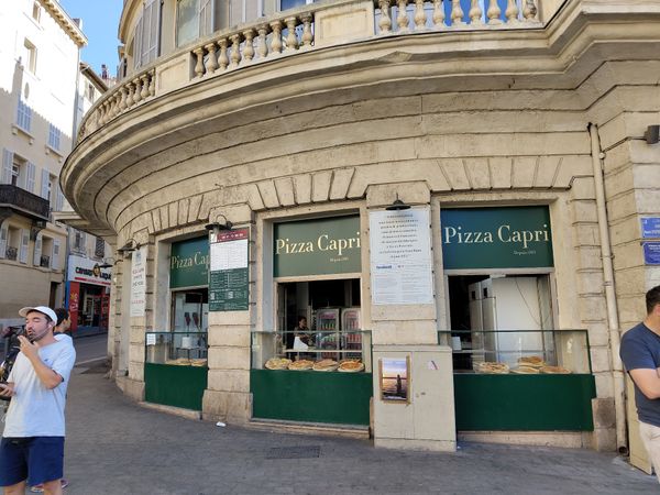 Nacht-Pizza am alten Hafen