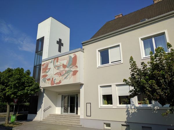 Moderne Architektur in der Evangelischen Dreieinigkeitskirche