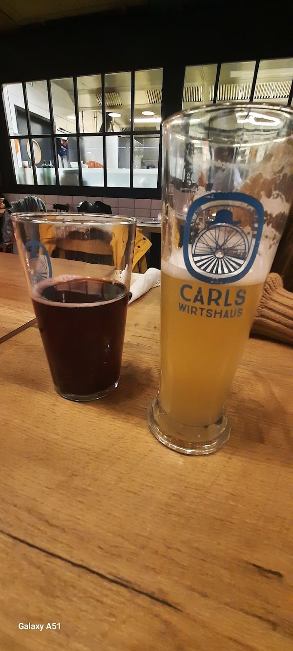 Craft-Bier und deutsche Gerichte genießen