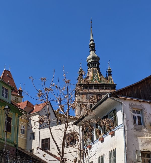 Buntes Treiben im Herzen Sighisoaras