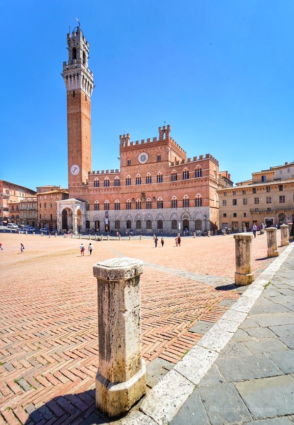 Tauche ein in die mittelalterliche Atmosphäre von Siena