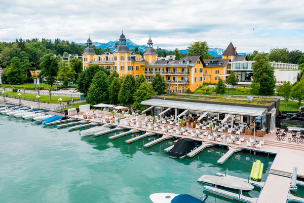 Schlosskulisse mit Spitzenküche