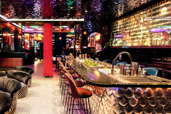 Cocktailkunst und Tapas in coolem Ambiente