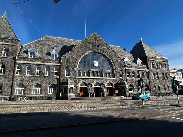 Historische Zugfahrten in Bergen starten