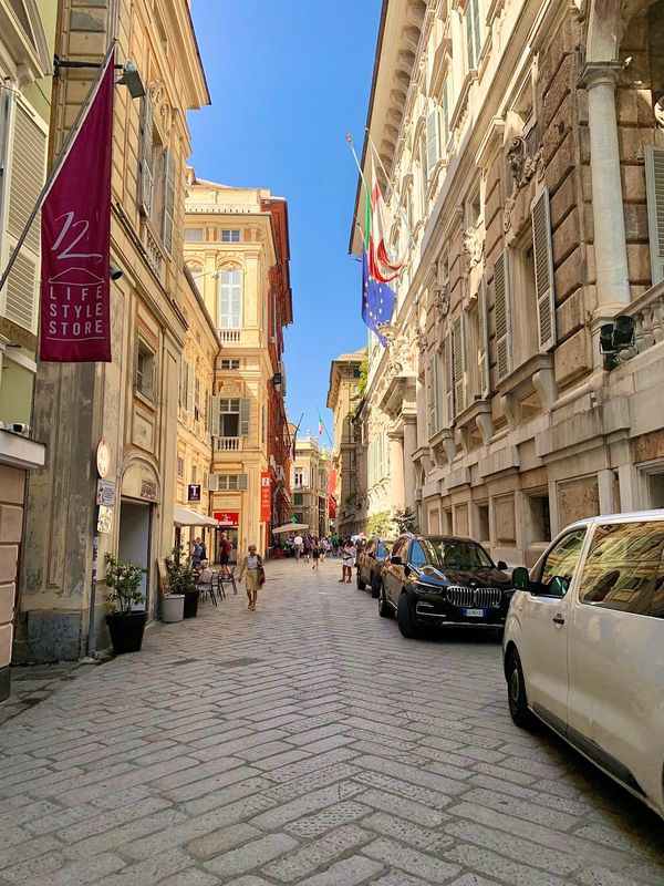 Prachtstraße Via Garibaldi: Luxus & Geschichte