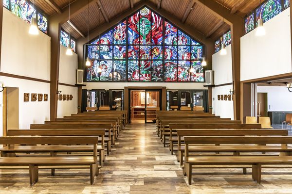 Architektonische Zeitreise durch Kirchen