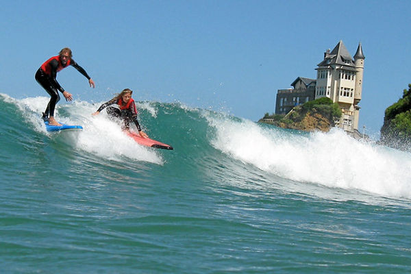 Surfkurse am Ursprung des Surfens in Europa