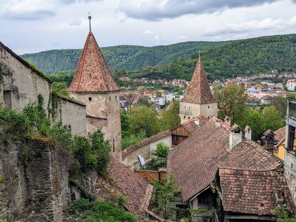Verteidigungsturm mit einzigartiger Architektur