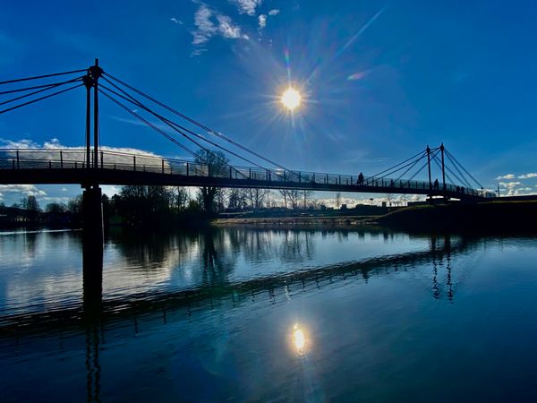 Genieße die frische Luft am Wasser