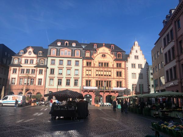 Lebendiger Wochenmarkt