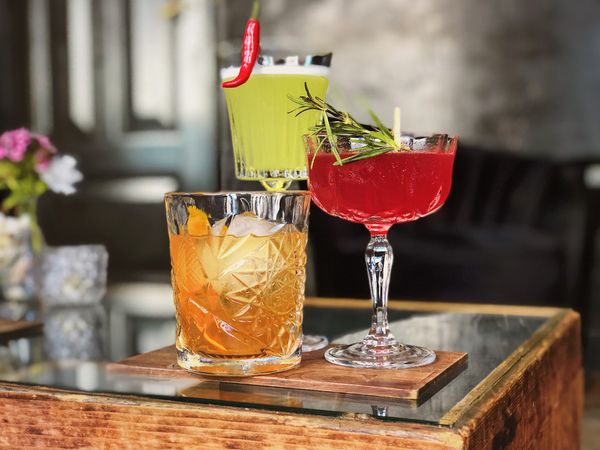 Cocktails mit Stil in versteckter Bar