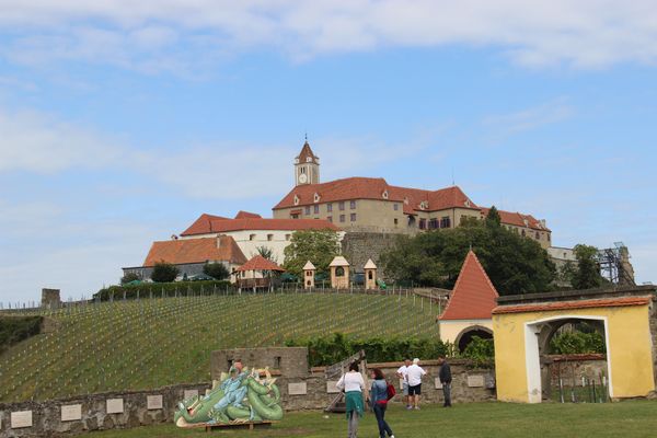 Majestätische Burg mit atemberaubender Aussicht