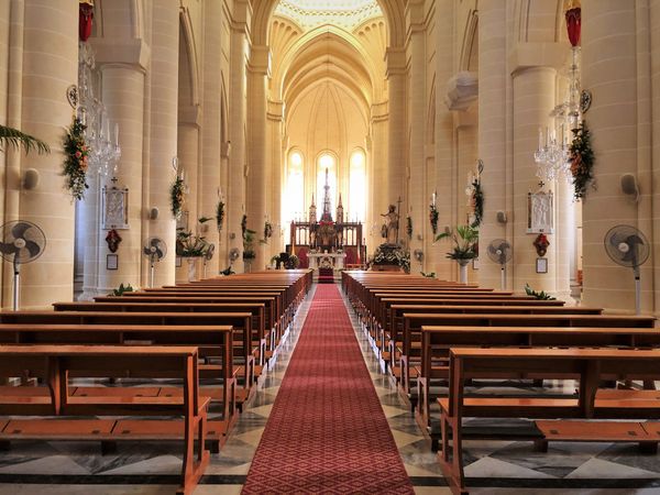 Beeindruckende Kirche im Herzen von Għajnsielem