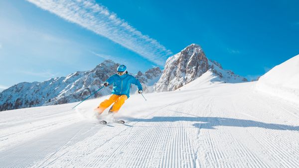 Erlebe Yoga und Downhill-Cart-Fahren in den Bergen