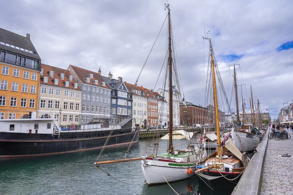 Bunte Häuser am historischen Hafen