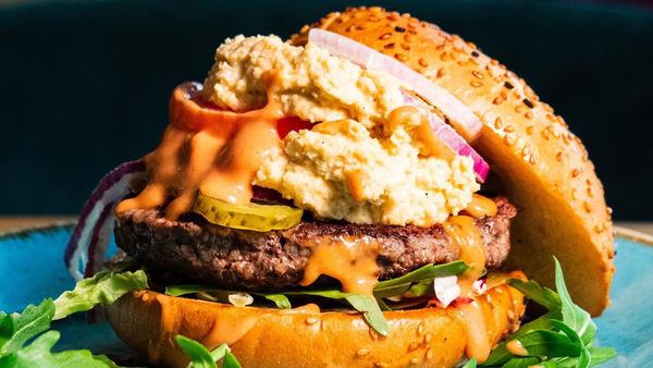 Amerikanische Küche mit Burger-Vielfalt