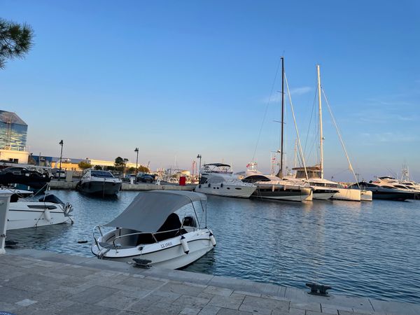 Luxuriöses Hafenflair mit erstklassigen Yachten