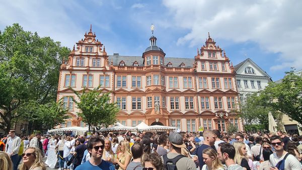 Lebendiger Wochenmarkt