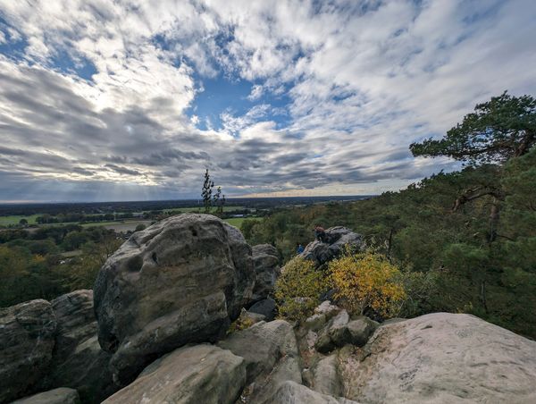 Wandern am Felsenmassiv mit sagenhafter Aussicht