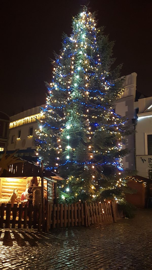 Lebendiges Treiben am Hauptplatz