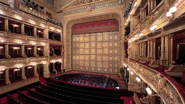 Familienfreundliche Kultur im glänzenden Nationaltheater