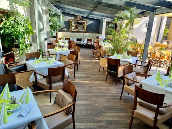 Leckeres Frühstück mit Schlossblick