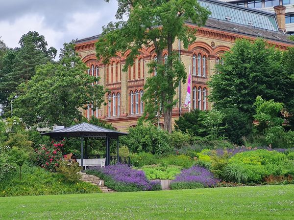 Spaziergang durch historische Gärten