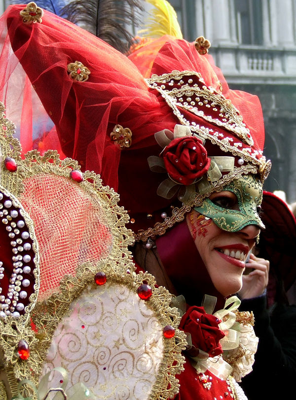 Einzigartiges Maskenfest erleben