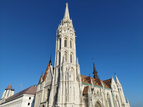 Gotische Schönheit mit königlicher Geschichte