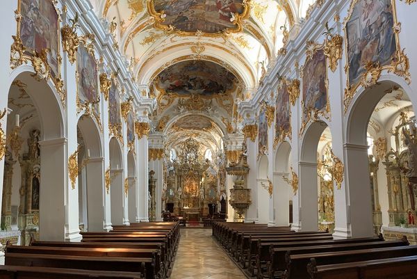 Bewundere die barocke Pracht inmitten der Altstadt