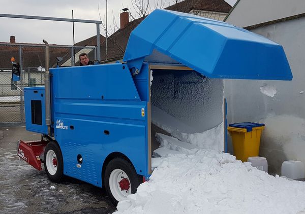 Winterzauber für die ganze Familie auf glitzerndem Eis