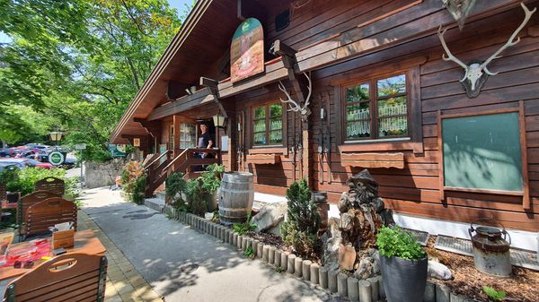 Idyllische Raststätte für Wanderer und Naturfreunde