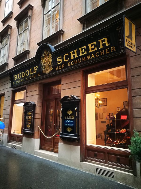 Die Welt des traditionellen Schuhhandwerks