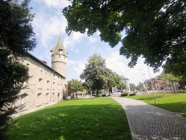 Historisches Stadttor mit Fotomotiv-Charme