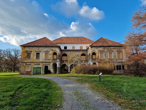 Renaissance-Schloss mit Barockfassade erkunden