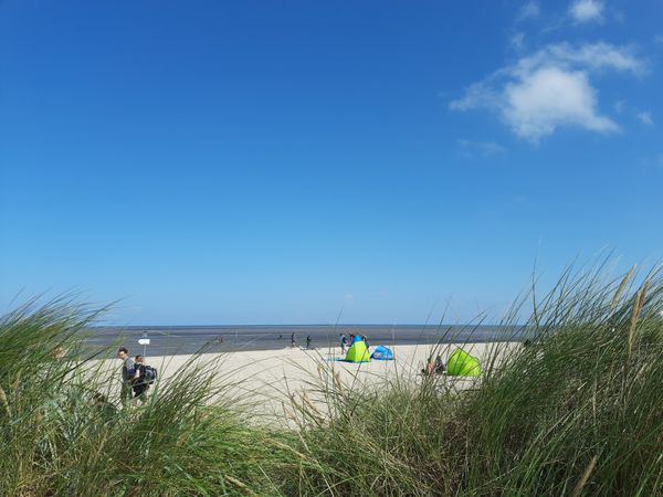 Sonnenbaden und Wassersport erleben