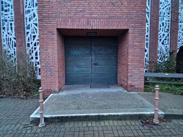 Besuche die historische St. Johanneskirche