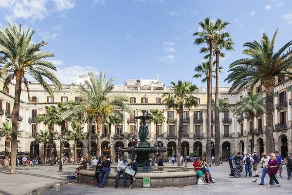 Flaniere auf Barcelonas berühmtester Straße