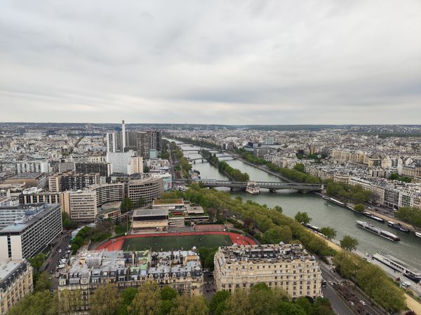 Picknick mit Eiffelturm-Blick