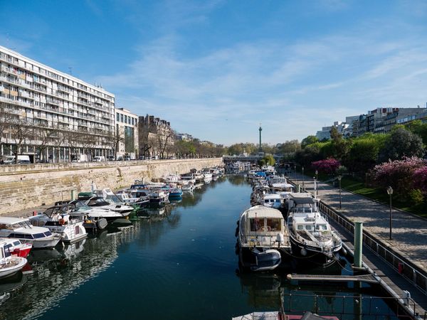 Idyllischer Hafen mitten in Paris