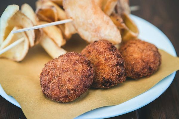 Weine und Cicchetti probieren